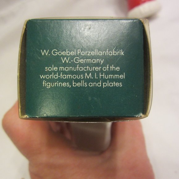 VTG 1980 GOEBEL ANNUAL ORNAMENT, MRS SANTA PORCELAIN ORNAMENT - Picture 2 of 6